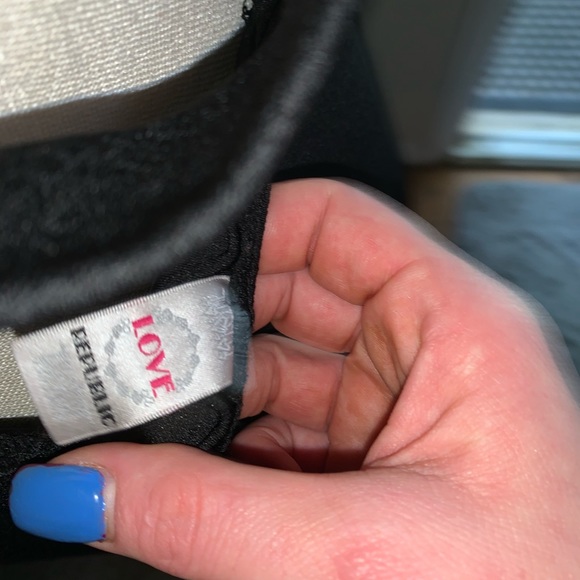 Simple Black Dress - Picture 5 of 8